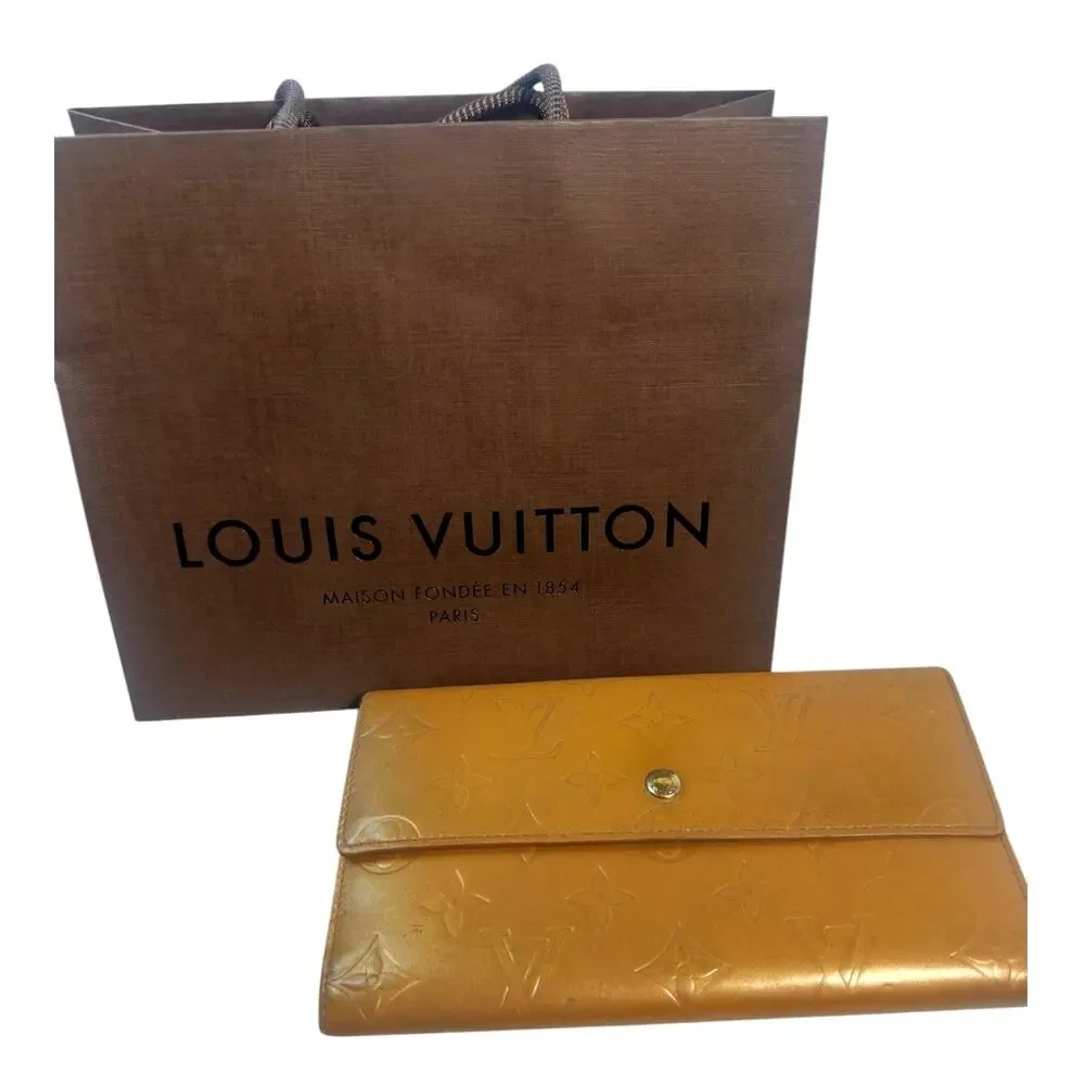 Louis Vuitton Vernis Sarah Wallet Beige Monogram w/ Chain + Gift Bag